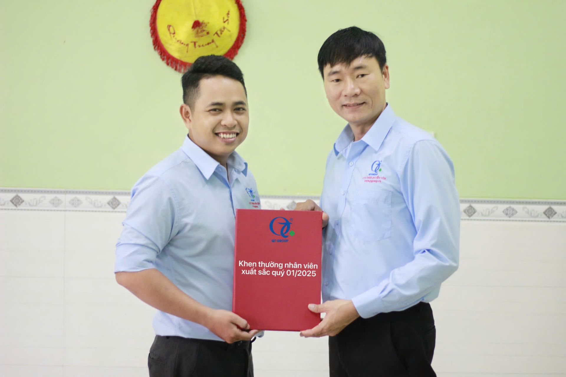 Khen thưởng nhân viên
